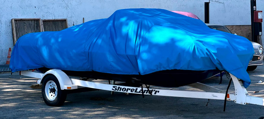 Speedboot gebaseerd op Fiat 850 Spider